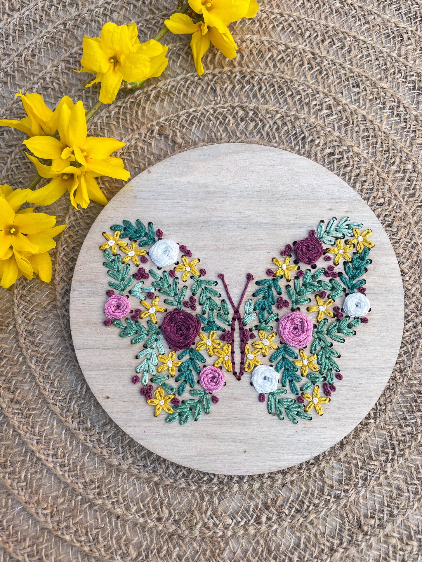 Kneckes & Compagnie - Base de broderie seule papillon floral – Bois prêt à broder