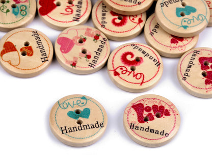 Boutons décoratifs en bois avec mention « handmade » (« fait à la main»)