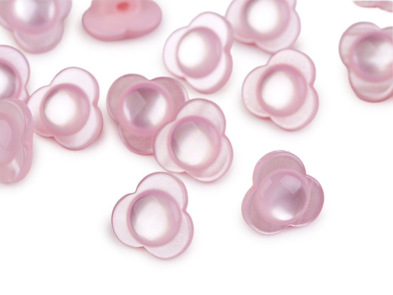 Bouton Fleur nacrée, taille 13,9mm - 20pc