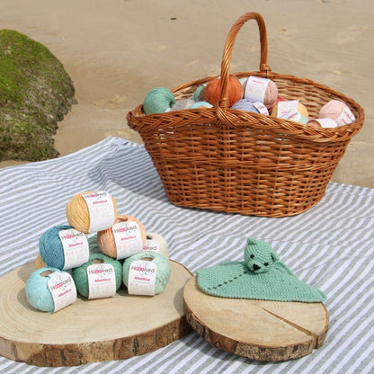 Hoooked - Kit DIY crochet couverture câline ours Bo vert sauge