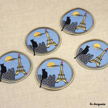 LA DROGUERIE - Ecusson Chat sur les toits