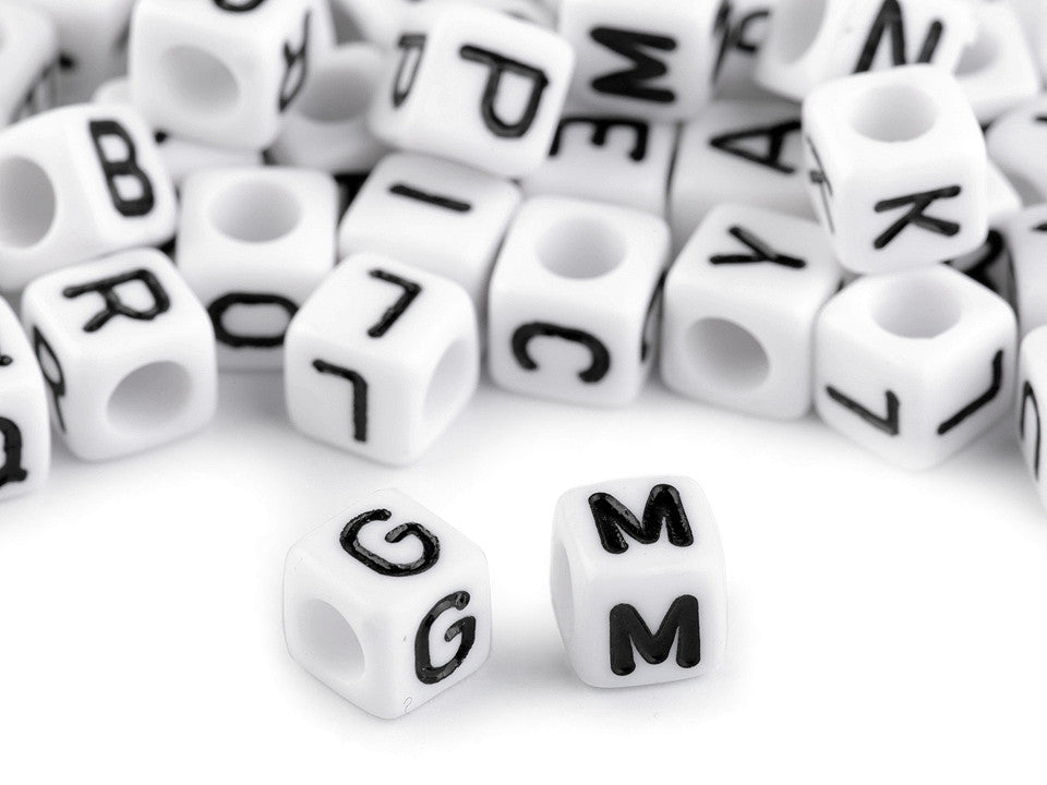 Perles en plastique cubiques avec lettres, 6 mm - 12sachet