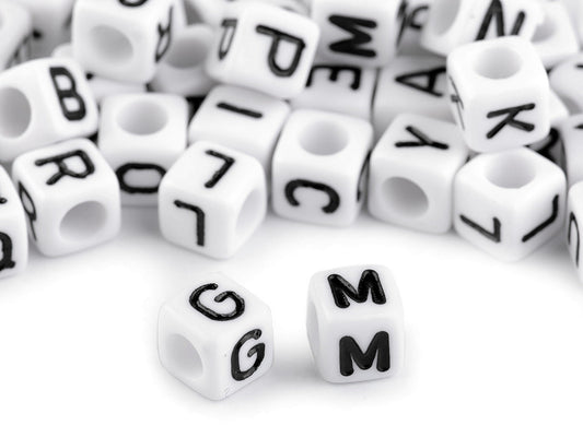 Perles en plastique cubiques avec lettres, 6 mm - 12sachet
