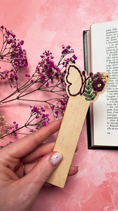 Kneckes & Compagnie - Kit de broderie marque page papillon