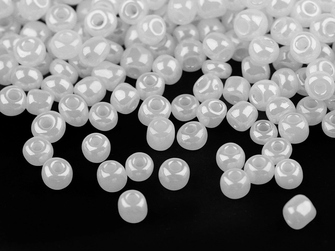 Perles de rocaille 5/0 - 4,5 mm, opaques - 50g