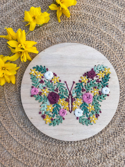 Kneckes & Compagnie - Base de broderie seule papillon floral – Bois prêt à broder
