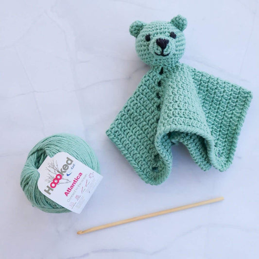 Hoooked - Kit DIY crochet couverture câline ours Bo vert sauge