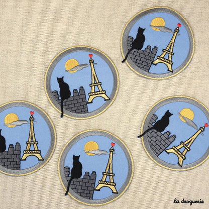LA DROGUERIE - Ecusson Chat sur les toits