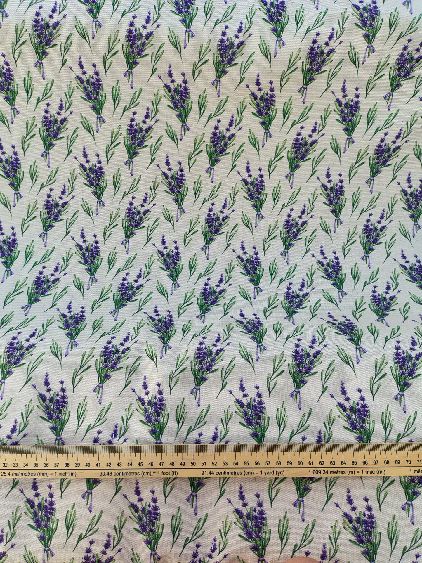 Tissu imprimé en France 62576X — Lavande fond écru