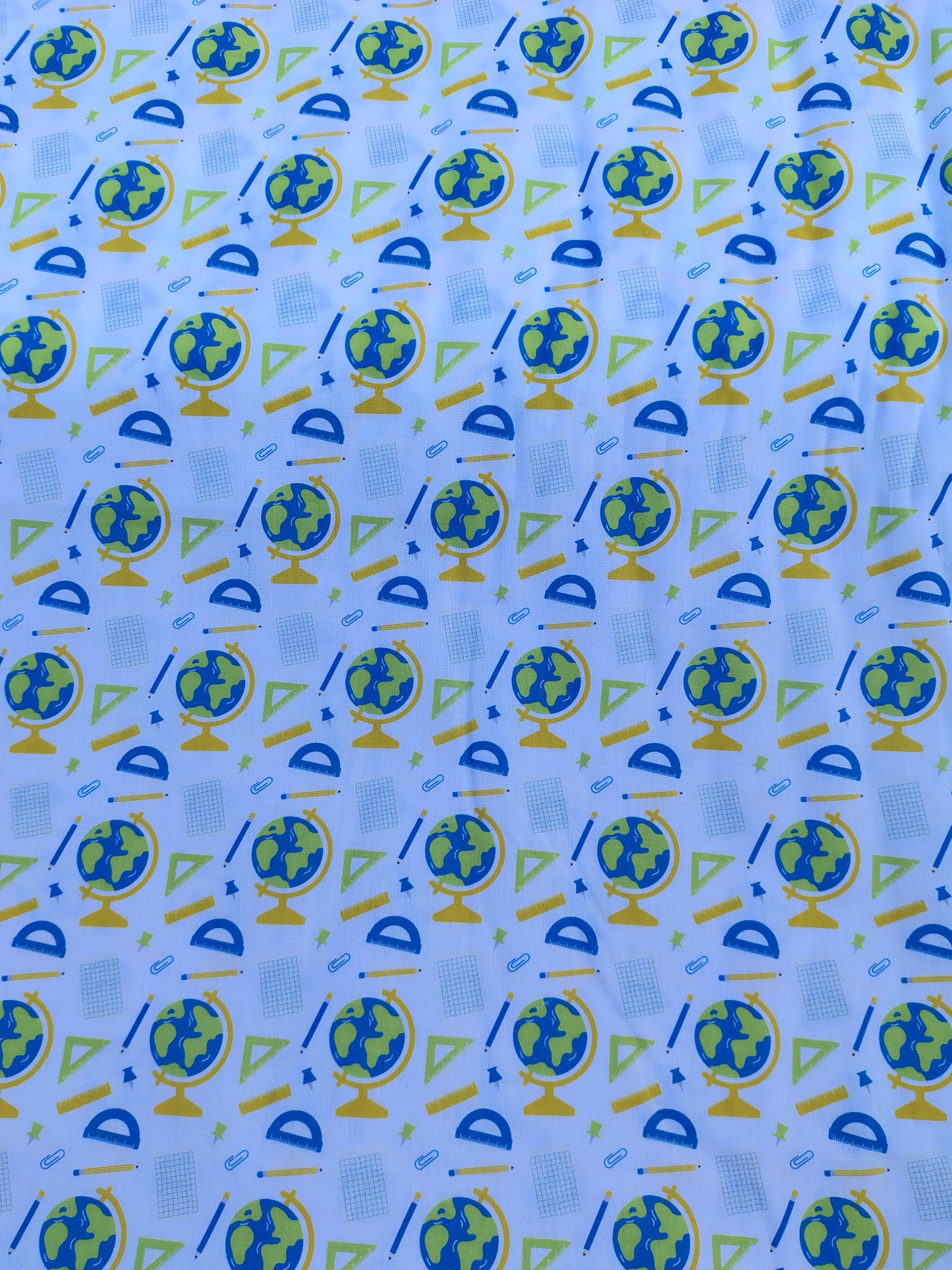 Tissu Pascal et Beatrix 62976C - Globes scolaires fond blanc
