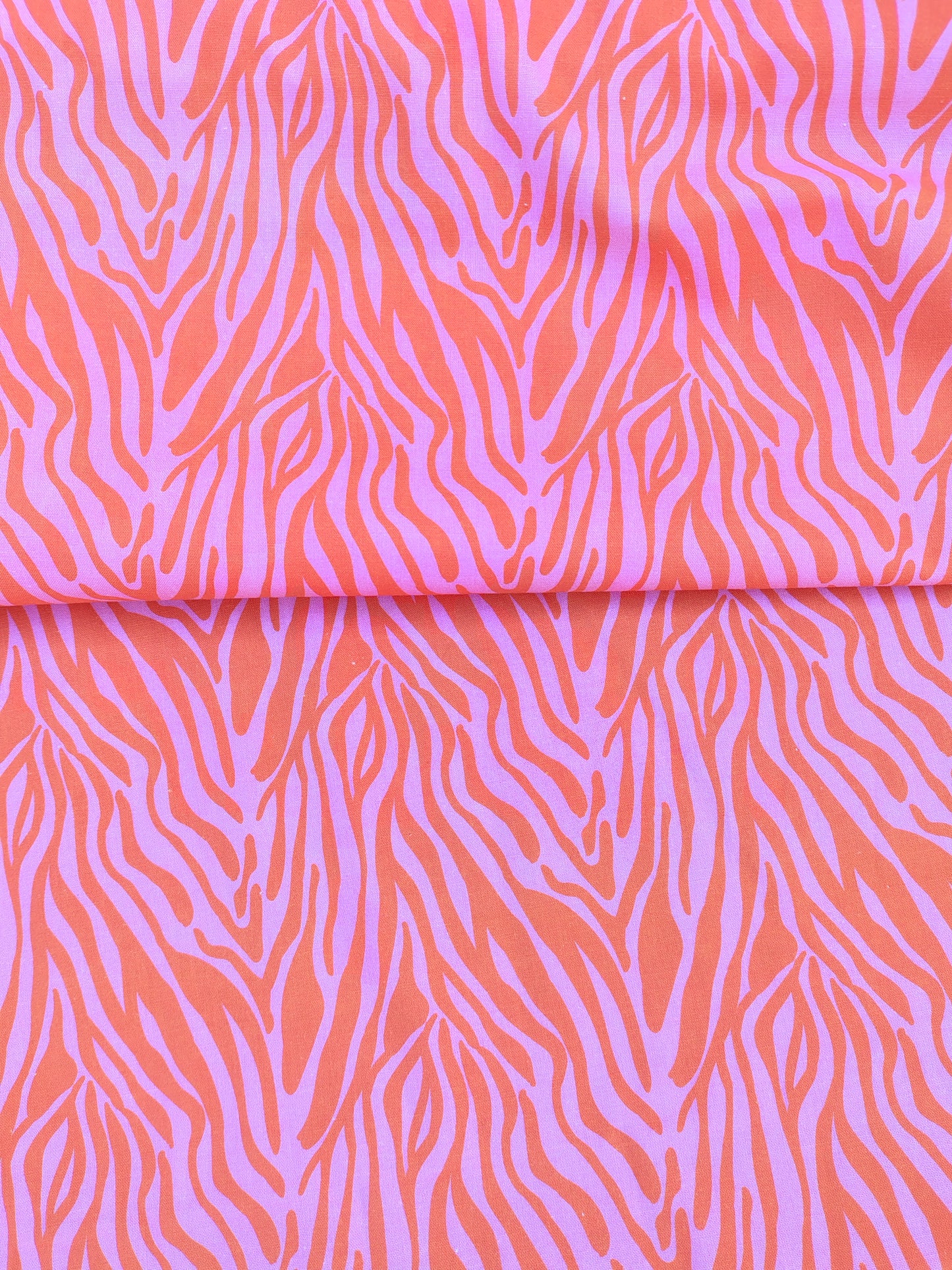 Tissu imprimé en France 64038C — Tora rose & corail