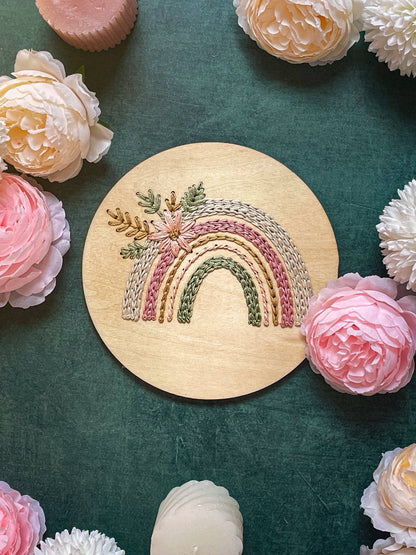 Kneckes & Compagnie - Kit de broderie arc-en-ciel floral