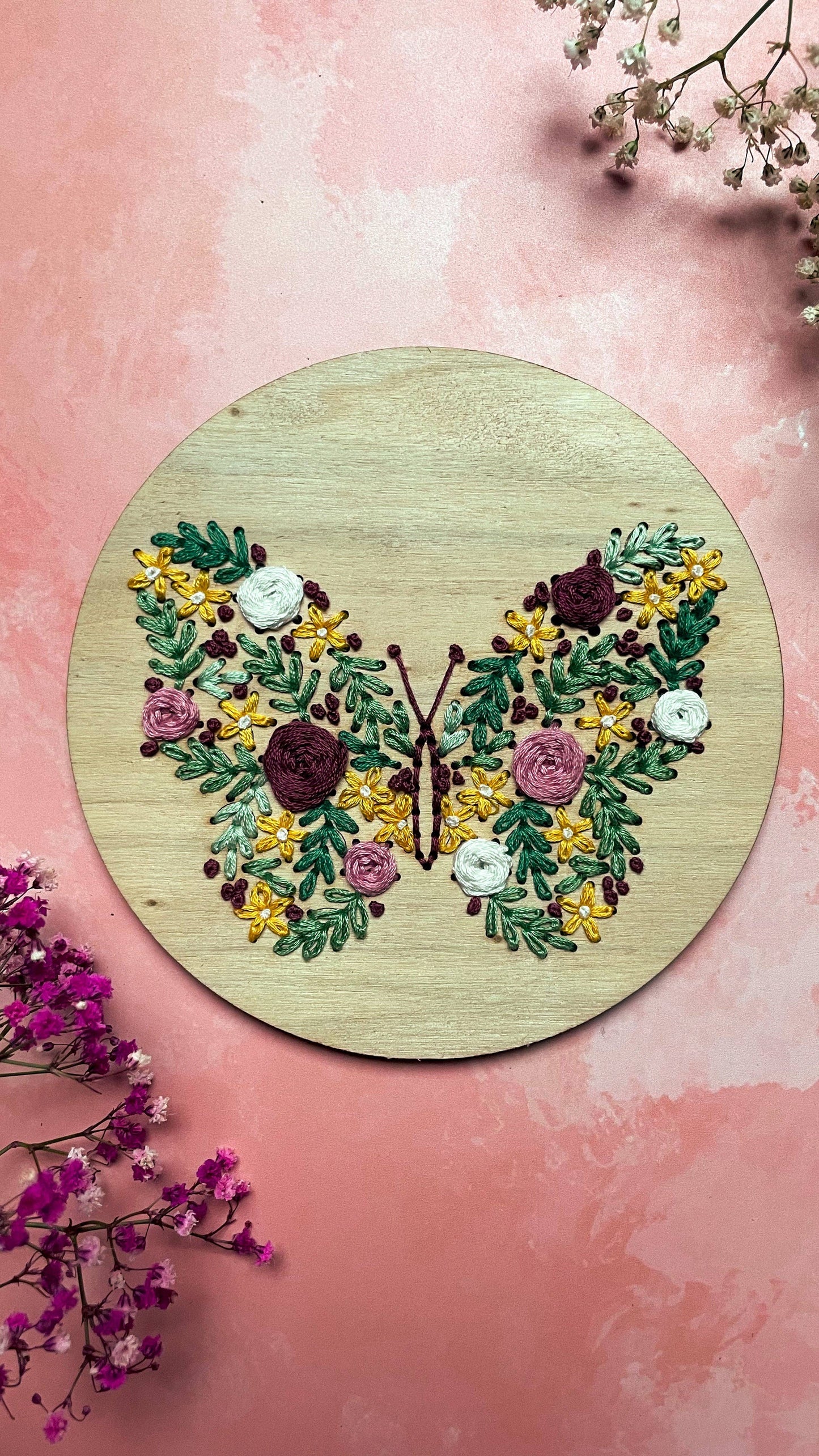 Kneckes & Compagnie - Kit de broderie papillon floral