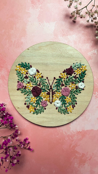 Kneckes & Compagnie - Kit de broderie papillon floral