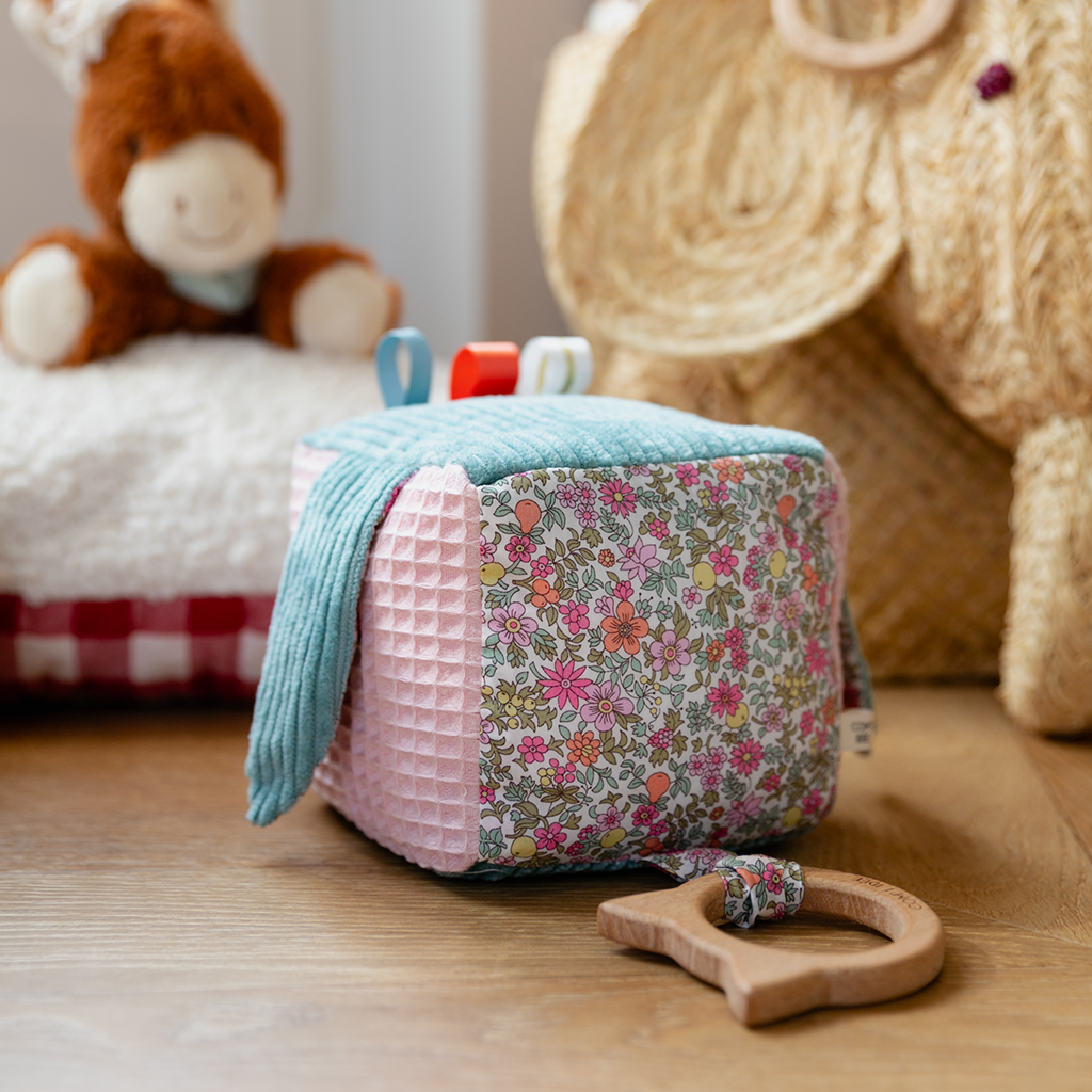 Com'1 Idée - Kit Cube éveil | Charline