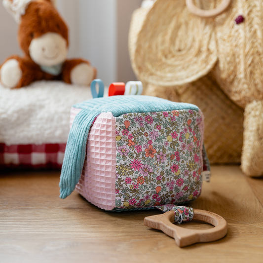 Com'1 Idée - Kit Cube éveil | Charline