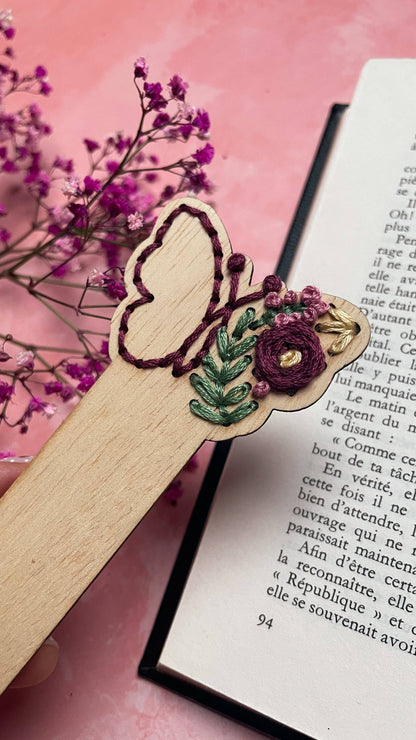 Kneckes & Compagnie - Kit de broderie marque page papillon