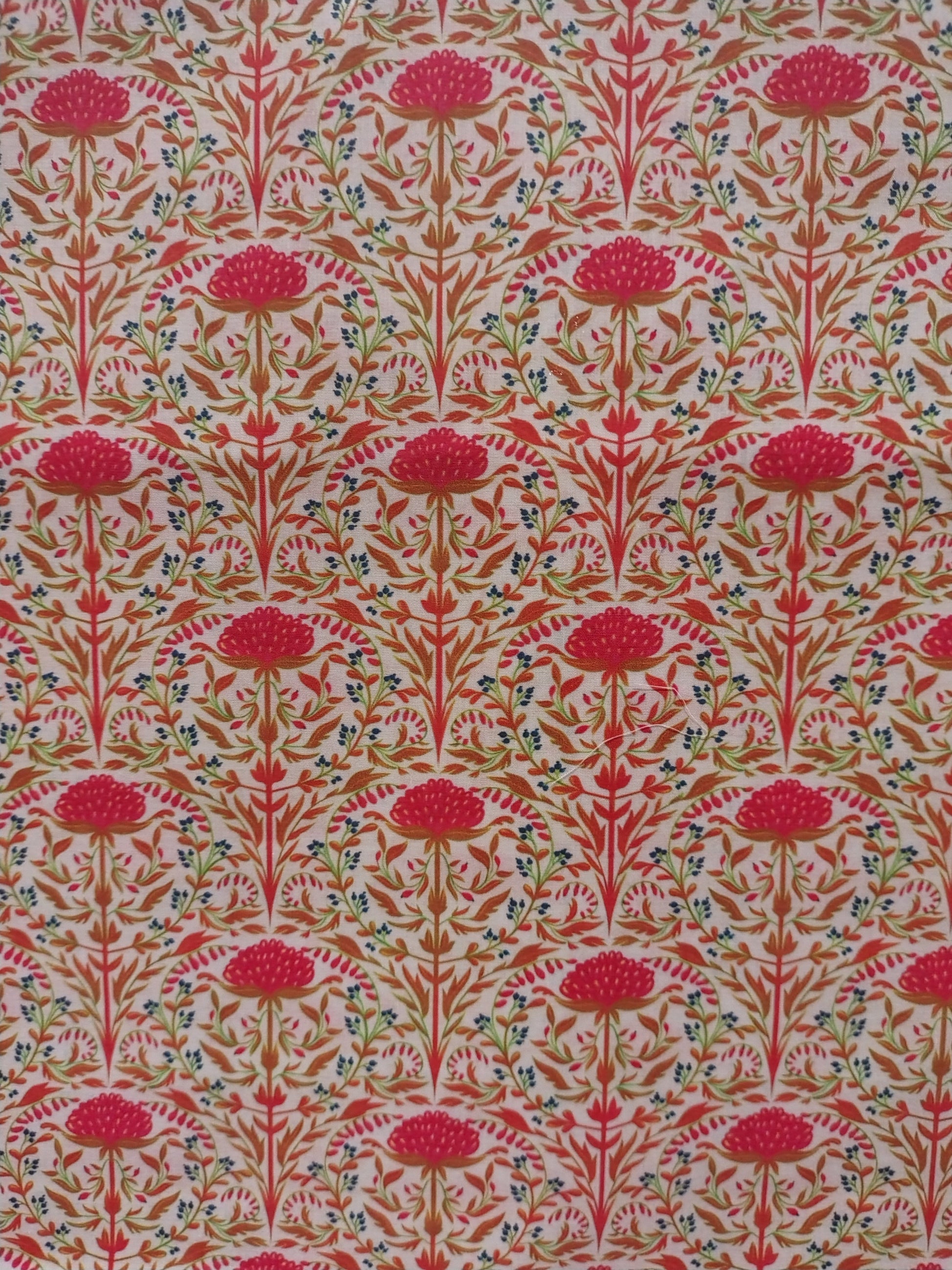 Batiste de coton imprimée Art Nouveau rouge bordeaux doré