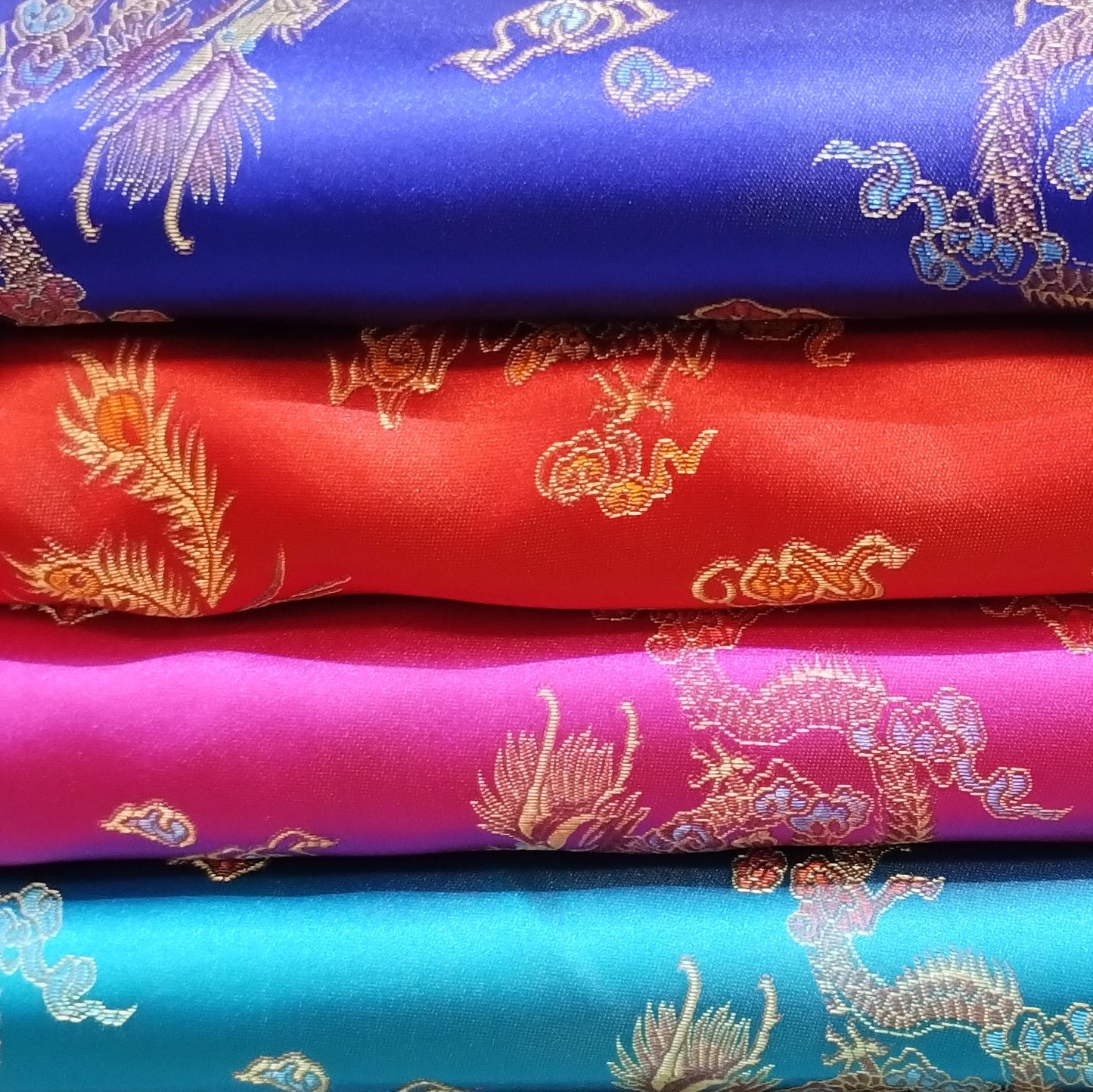 Tissu brocart motif dragon